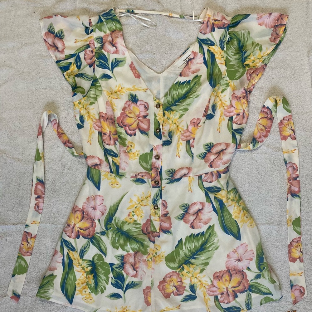 June & Hudson Tropical Floral Flutter Sleeve V-neck Romper L White
